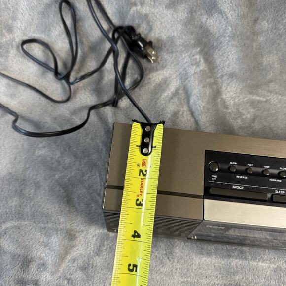 VINTAGE RCA Dual Alarm AM/FM Radio RP-3822 tested and works- Blue Display Light - Picture 9 of 13